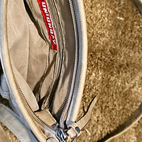 New Unionbay Spring Vegan Tan 9x10 Crossbody front pockets Limited Edition 90s - Picture 5 of 5